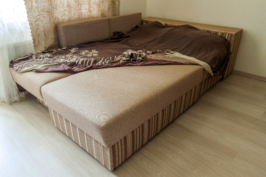 Ce sommier peut être transformé en un canapé