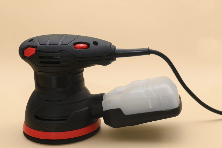 Une ponceuse de la marque Feider