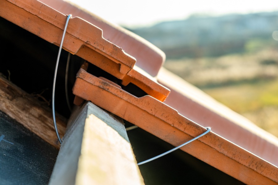 Mesure de la distance entre liteaux pour la pose de tuiles romanes