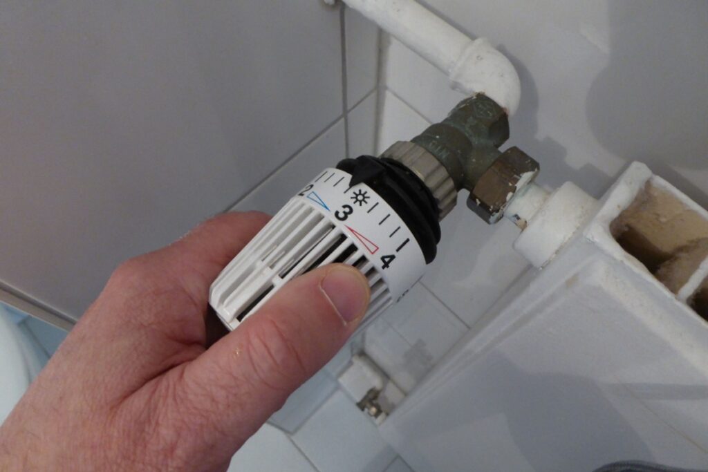 Contrôle minutieux de l’absence de fuite après installation, vérification des raccords et serrage final