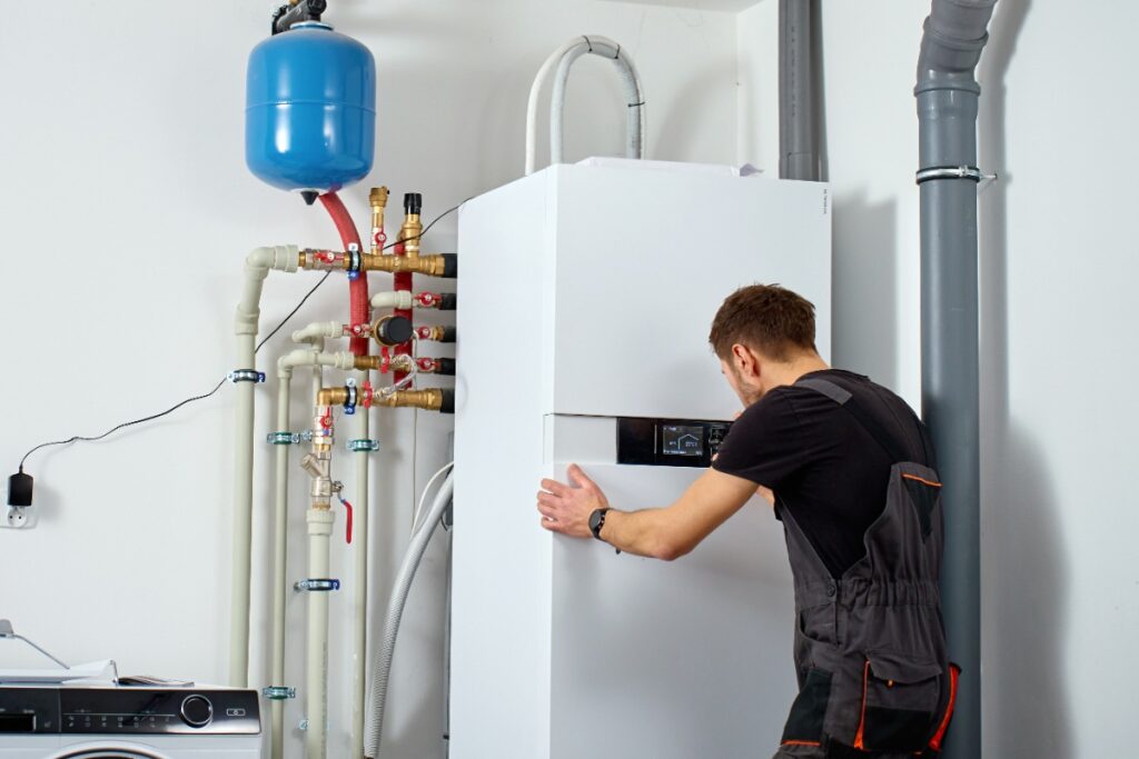 Entretien d'une chaudière frisquet affichant un voyant rouge à 0 bar