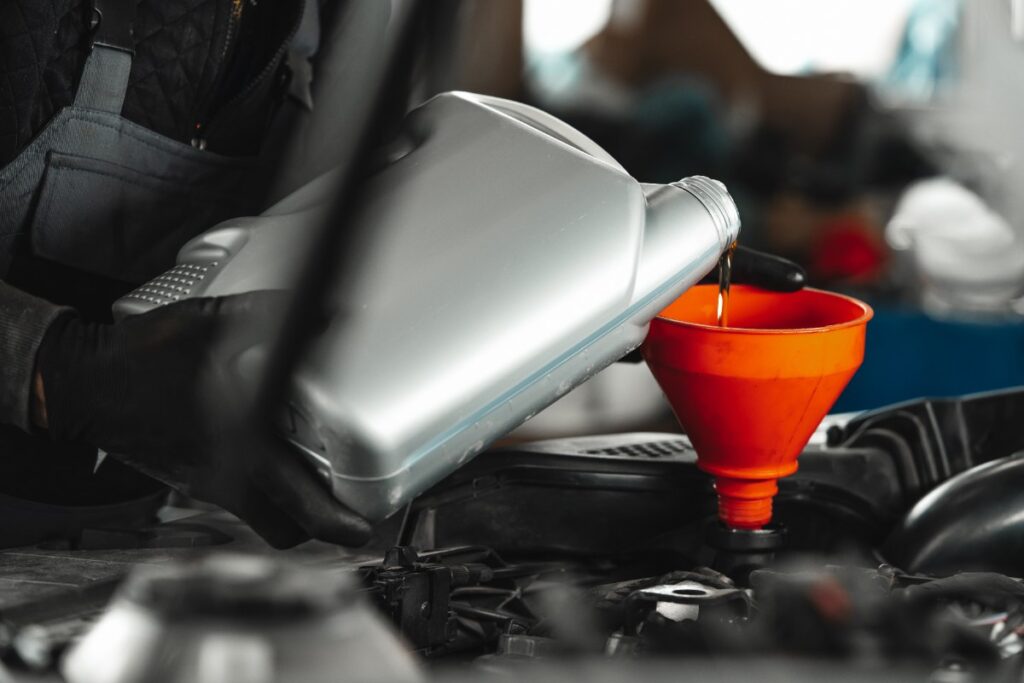 De l'huile compresseur versée 