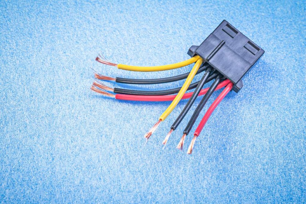 Des fils électriques utilisés pour un branchement