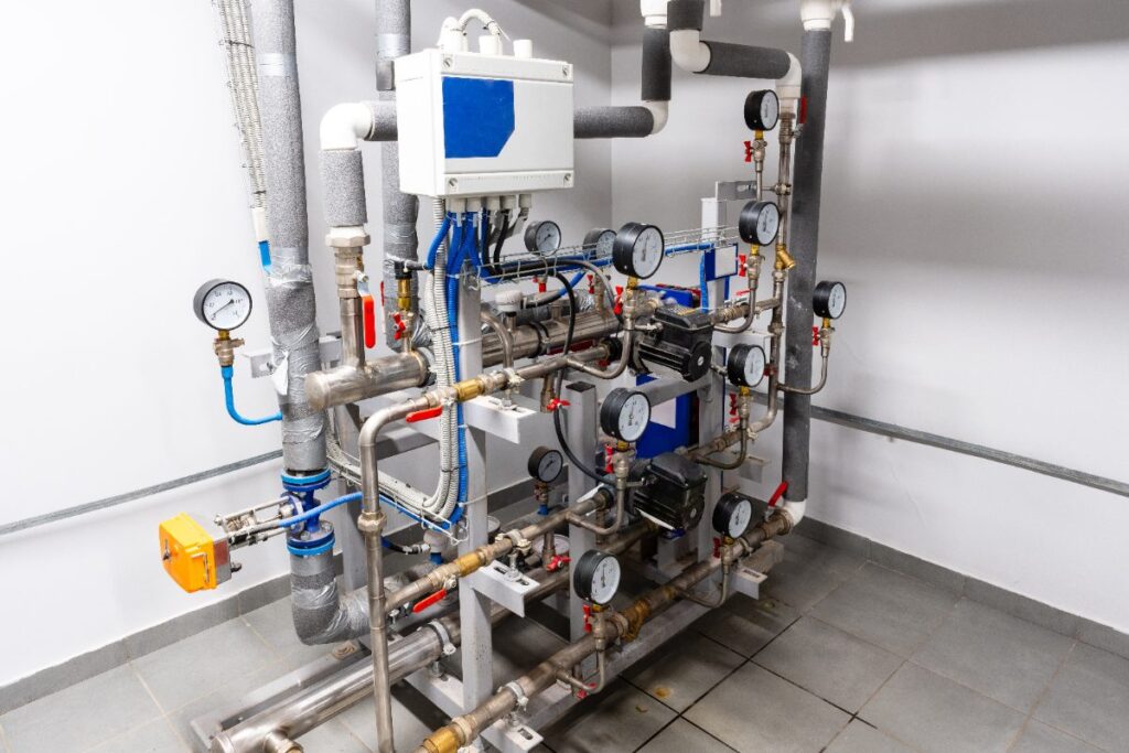 Installation de tuyauterie dans une pièce