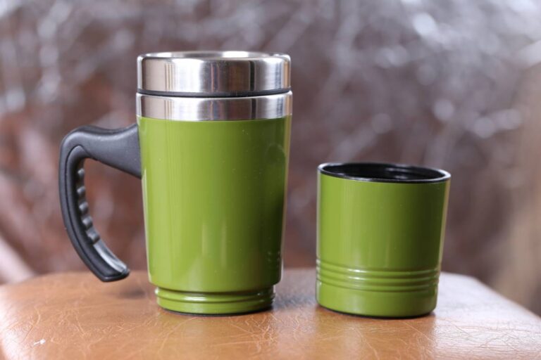 Mug isotherme adapté au bureau