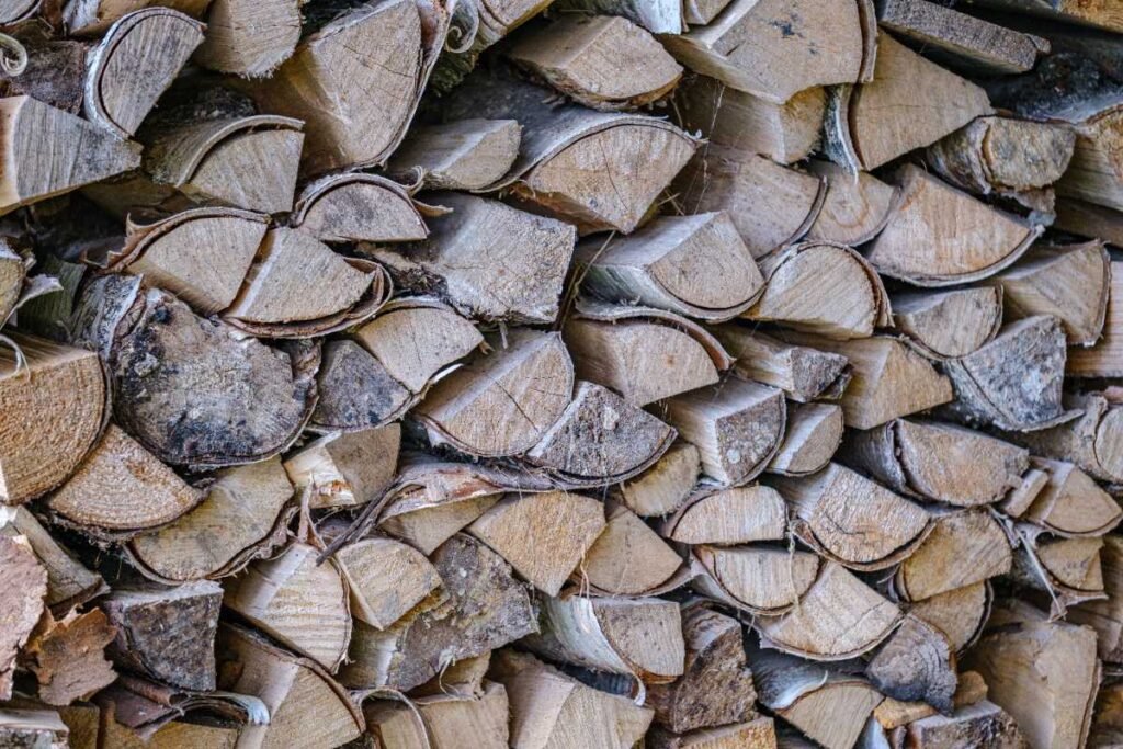 Pile de bois de chauffage
