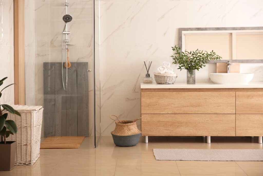 Intérieur d'une salle de bain moderne