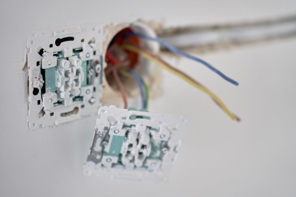 Câblage électrique avec un interrupteur cassé