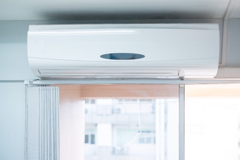 Un climatiseur installé dans une maison